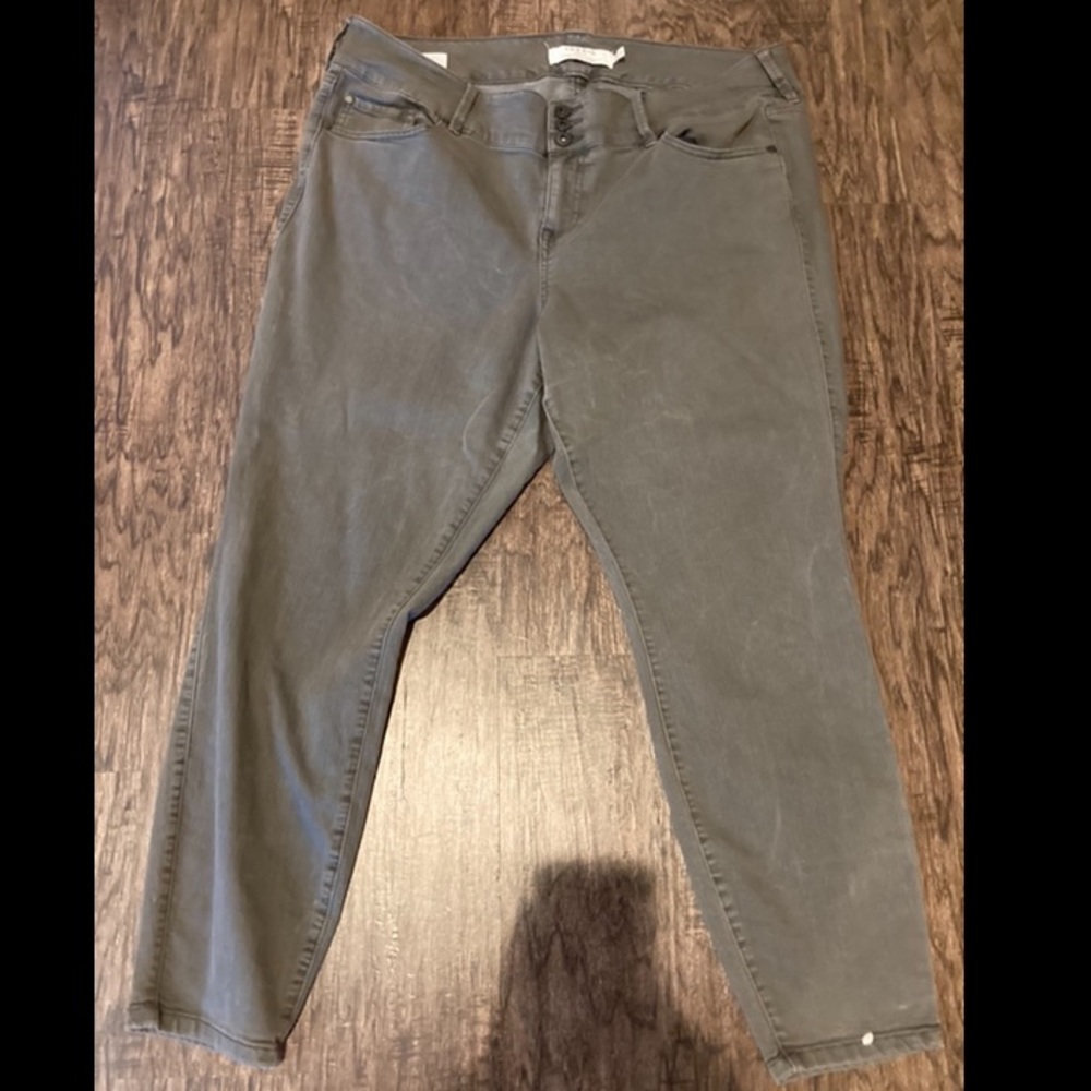 NWOT Gray Torrid Jegging Size 22 R